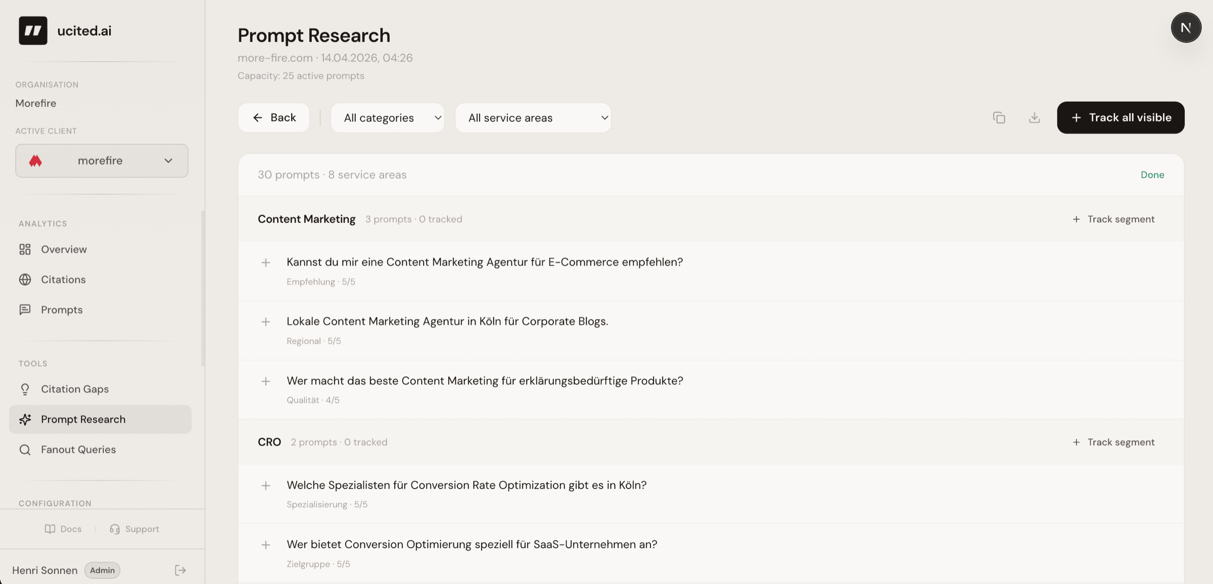 Prompt Research Ergebnisse: Liste vorgeschlagener Nutzerfragen mit echtem Google-Suchvolumen, Intent und Relevanz-Score